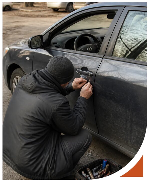 Профессиональное вскрытие автомобиля Тойота без повреждений в Соколе